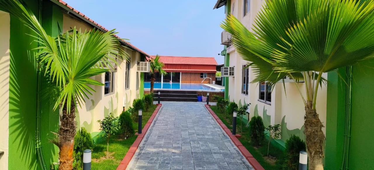 New Mouchak Hotel & Resorts Tajpur エクステリア 写真